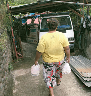 polinesia ciclon oli solidaridad y cooperacion de las asociaciones en favor de las familias en dificultades